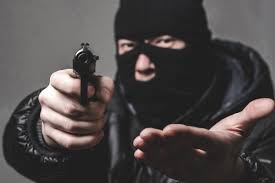 ଘରେ ପଶି ନେଇଗଲେ ୪୦ ଗ୍ରାମ୍ ସୁନା ସହ ୨୫ ଲକ୍ଷ ଟଙ୍କା